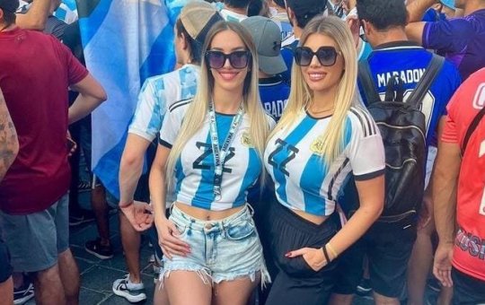 Argentinas fazem topless no Catar após conquista da Copa; veja