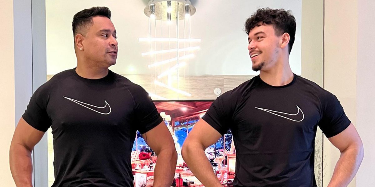 Xanddy posta foto mostrando as pernas ao lado do filho e viraliza; veja