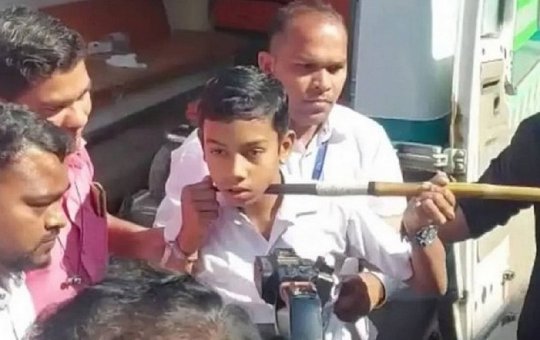 Adolescente fica com dardo atravessado no pescoço durante treino na Índia