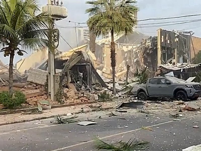 Explosão em restaurante de rede famosa deixa um ferido e destrói imóveis no PI
