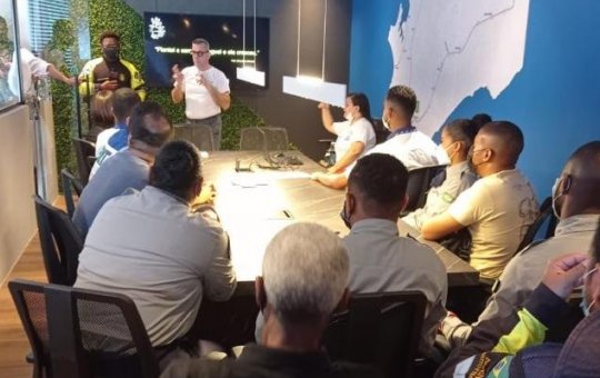 Operadores do BRT de Salvador participam de curso de Libras