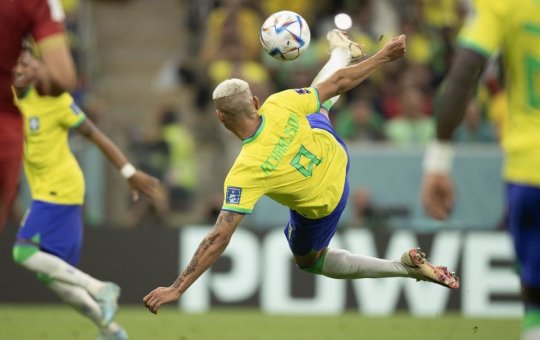 Gol de voleio de Richarlison é eleito o mais bonito da Copa do Catar