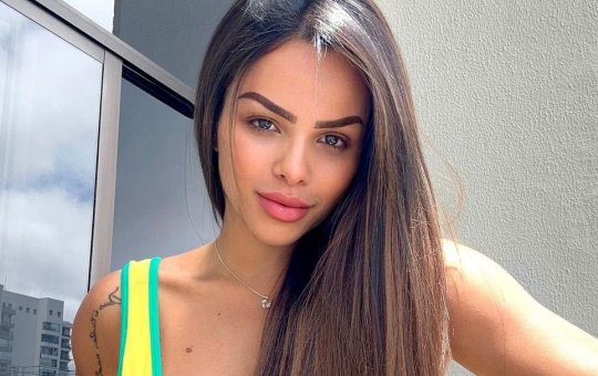 Funkeira Gabily cai durante show e quase se afoga: "Nem sei o que rolou"