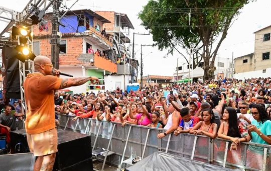 'Natal do Gigante': Léo Santana faz show gratuito em Boa Vista do Lobato