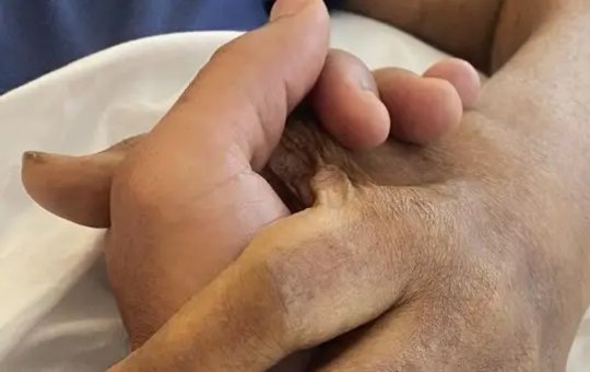 Vídeo mostra Pelé em cama de hospital ao lado de familiares; assista