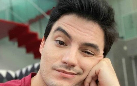 Felipe Neto comemora 6 anos sem fumar e orienta: "Fiquem longe dessa merd4"