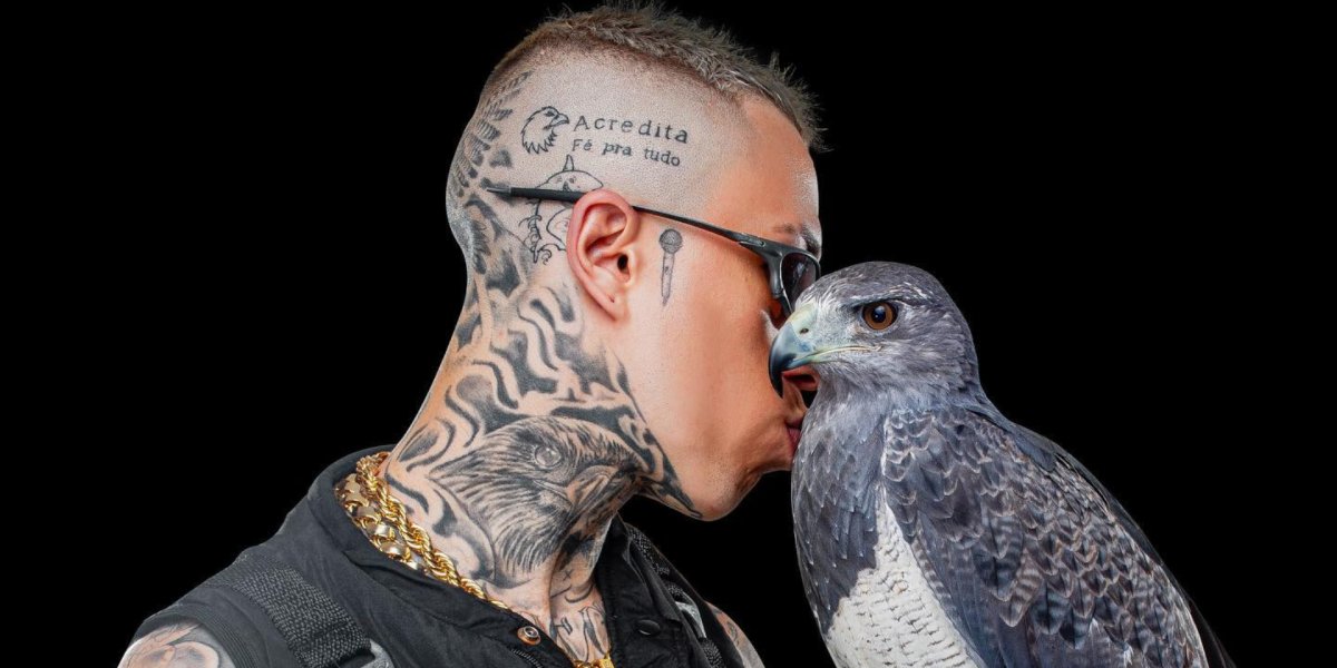 Cantor é ameaçado de morte e deixa o palco durante show; veja