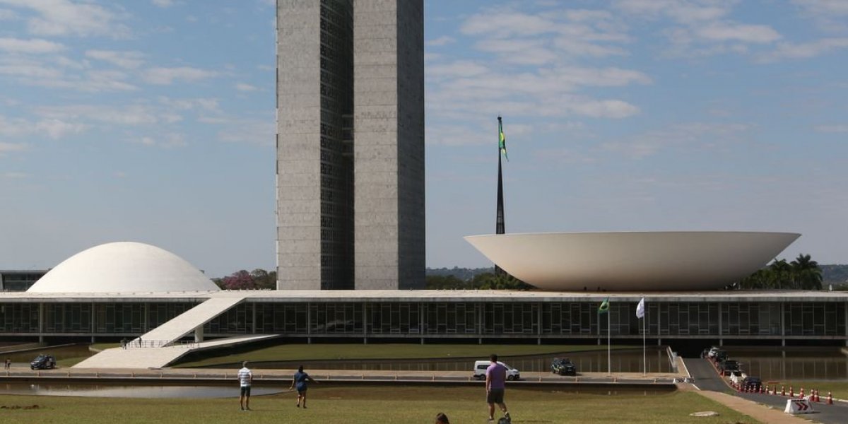 Congresso promulga reajustes para parlamentar, ministro e presidente