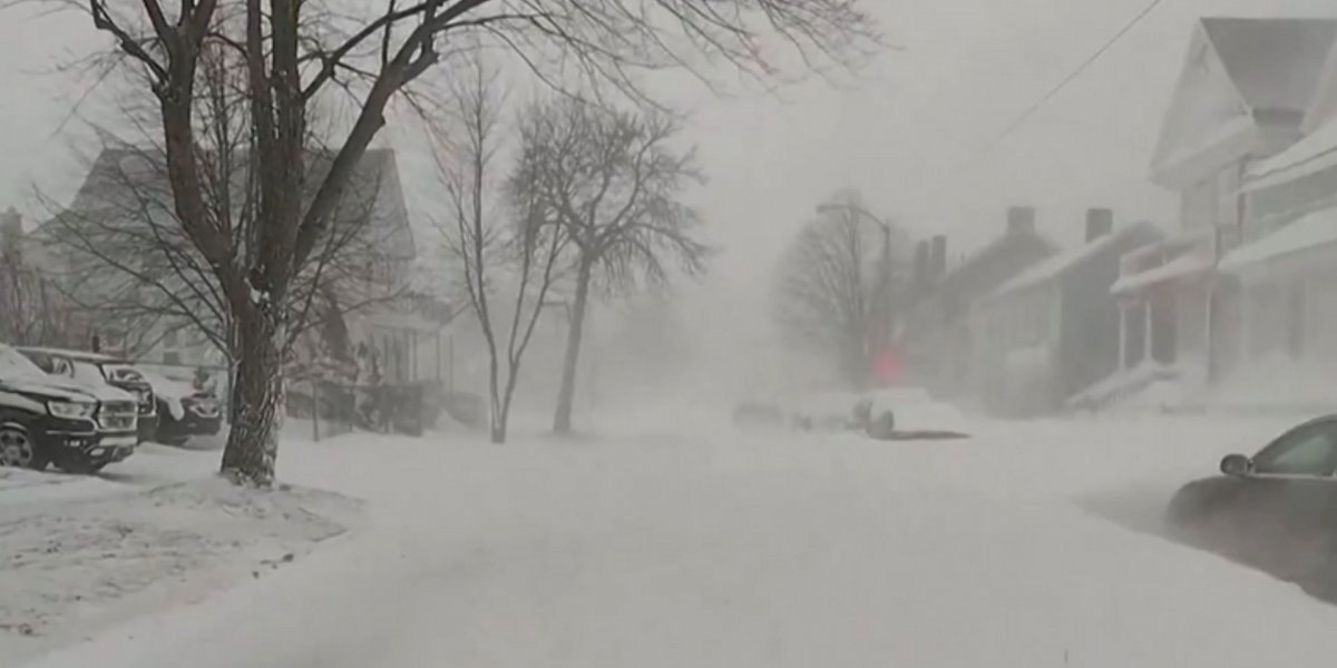 Onda de frio nos EUA gera nevascas, cancela voos e mata ao menos 34