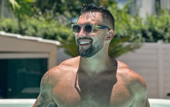 Com publicação ousada, Arthur Picoli leva internautas à loucura