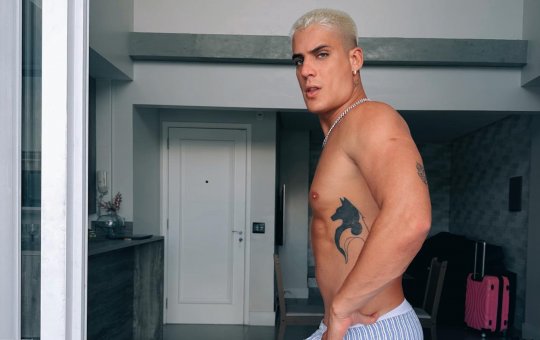 Grave! Ex da mãe de Neymar mostra gingado na web e é detonado