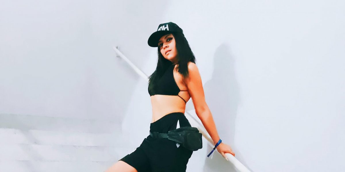 Velocidade 2x: Cantora entra no Guinness com o rap mais rápido do mundo