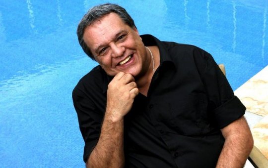 Ex-diretor da Globo, Dennis Carvalho é internado com quadro grave de septicemia