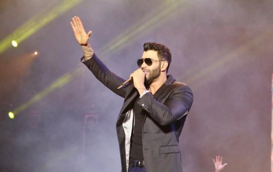 Gusttavo Lima leva romantismo sertanejo à abertura do Festival Virada Salvador