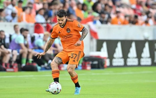 Vitória se aproxima da contratação do lateral Zeca, campeão olímpico pelo Brasil