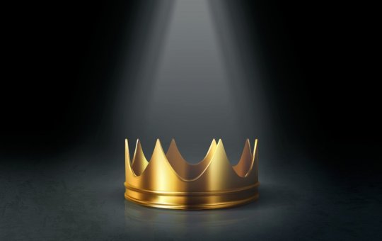 Santos publica coroa em lamento pela morte de Pelé: "Eterno"