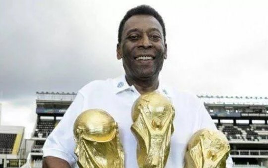 Bolsonaro decreta luto de três dias pela morte de Pelé