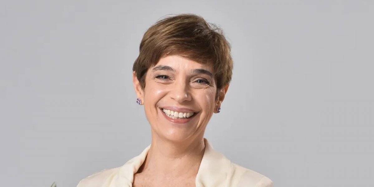 Renata Lo Prete troca calçados durante jornal ao vivo e viraliza nas redes