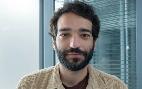 Humberto Carrão assume namoro com produtor Thales Junqueira e surpreende fãs