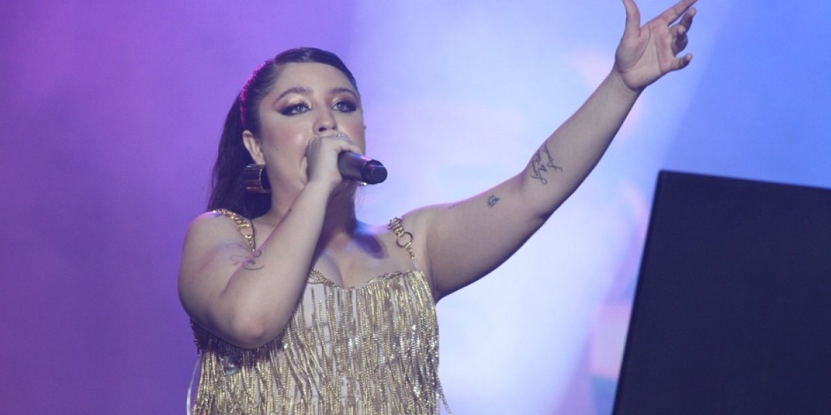 Mari Fernandez embala Arena Daniela Mercury com forró e piseiro