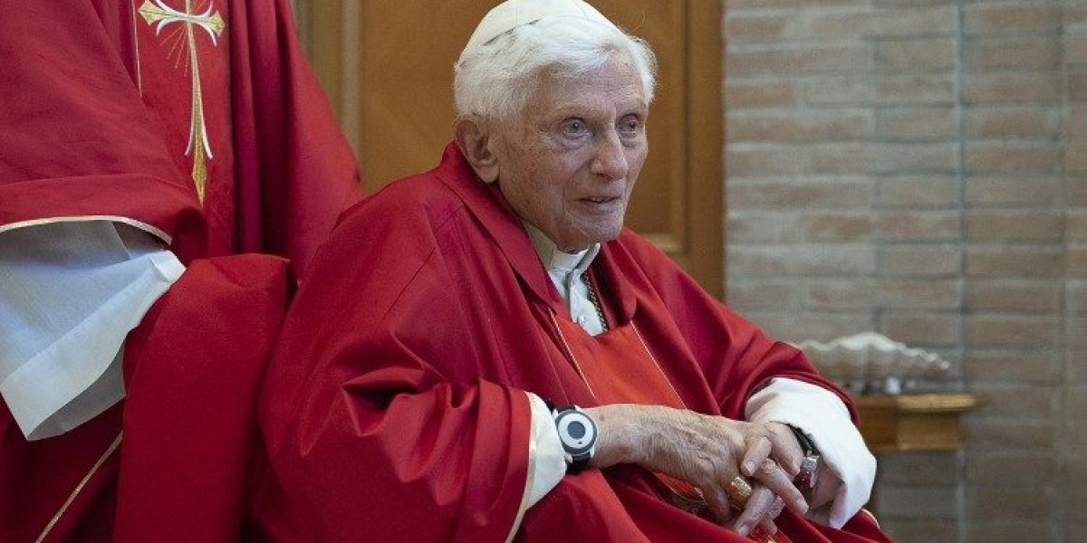 Papa emérito Bento 16 morre aos 95 anos no Vaticano