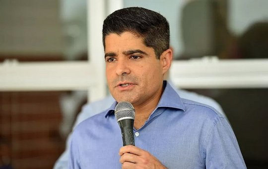 Ex-prefeito de Salvador, ACM Neto passa virada de ano com a família em Jerusalém