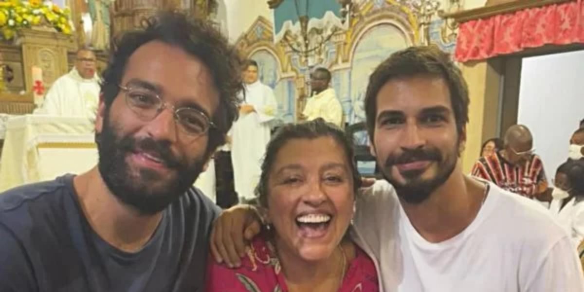 Regina Casé desmente suposto romance entre Humberto Carrão e Thales Junqueira