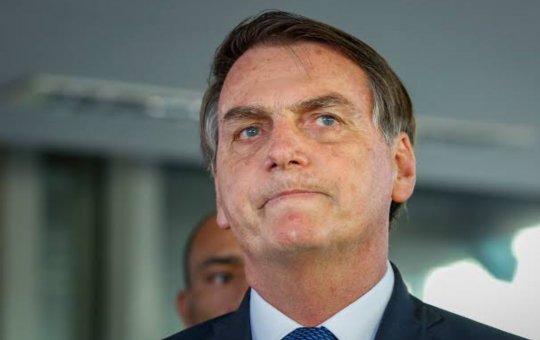 Bolsonaro reduz tributo de grandes empresas e tira R$ 58 bilhões do governo Lula