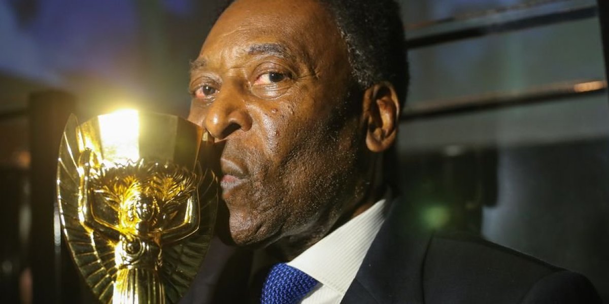 Corpo do Rei Pelé começa a ser velado na Vila Belmiro