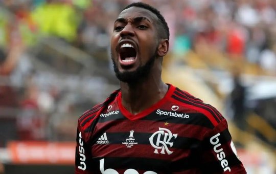 Flamengo acerta o retorno do meio-campista Gerson, que já está no Brasil