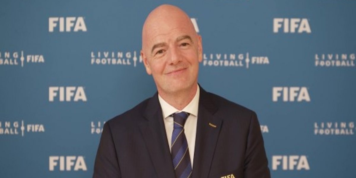 Presidente da Fifa comparece a velório de Pelé e enaltece legado: "Eterno"