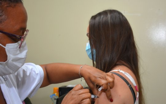 Vacinação contra a Covid-19 continua em Salvador nesta terça; confira os postos