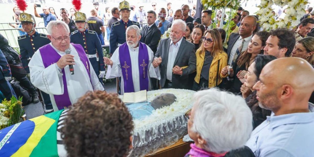 Lula  e Janja vão a velório do Rei Pelé na Vila Belmiro