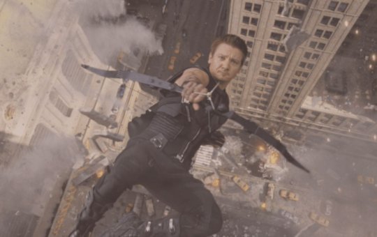 Com lesões no tórax e perna, ator de Vingadores passa por cirurgia após acidente