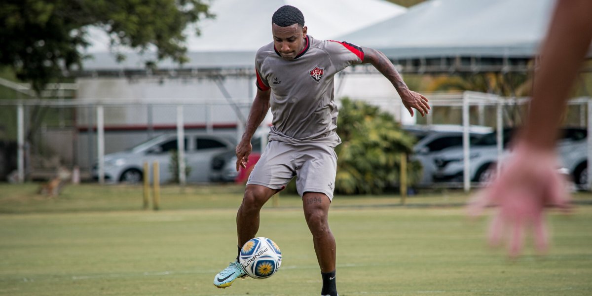 Vitória: Volante Dionísio passa por cirurgia nesta terça-feira após sofrer lesão