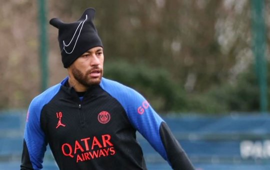 Após ausência em velório de Pelé, Neymar é flagrado em festa de aniversário