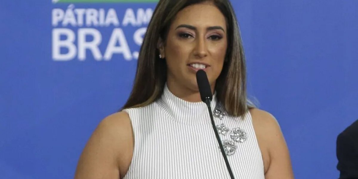 Ex-ministra de Bolsonaro pede desfiliação do PL após ser vista abraçando Lula