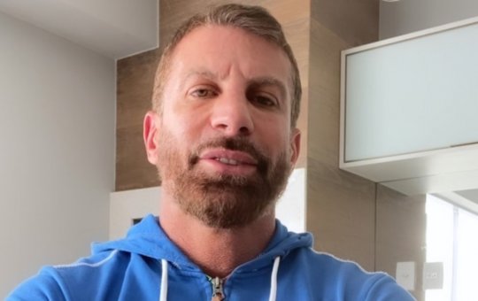 Pedrinho rebate comentários de Milly Lacombe após ser chamado de "macho-alfa"