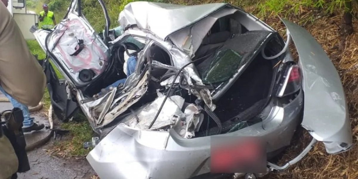 Motorista de 40 anos morre após colidir com trator em trecho da BA-093, na RMS