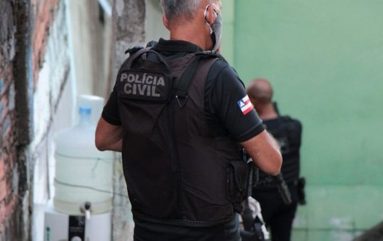 Mulher é presa por contratar pistoleiro para matar cunhada na Bahia