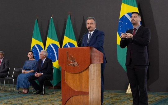 "É preciso calma", diz Rui sobre possível relação de ministra com miliciano