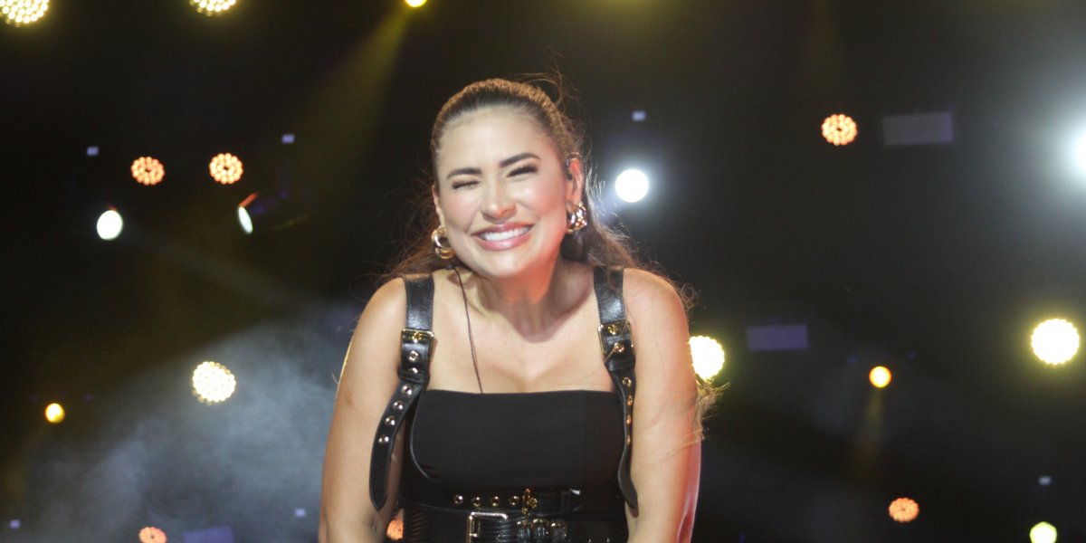 Simone Mendes relata susto na estrada com pneu do carro