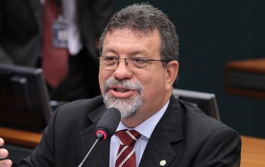 Afonso Florence é exonerado da Casa Civil para terminar mandato