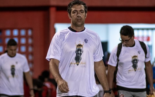 Burse enxerga evolução em jogo do Vitória e elogia Alisson Santos