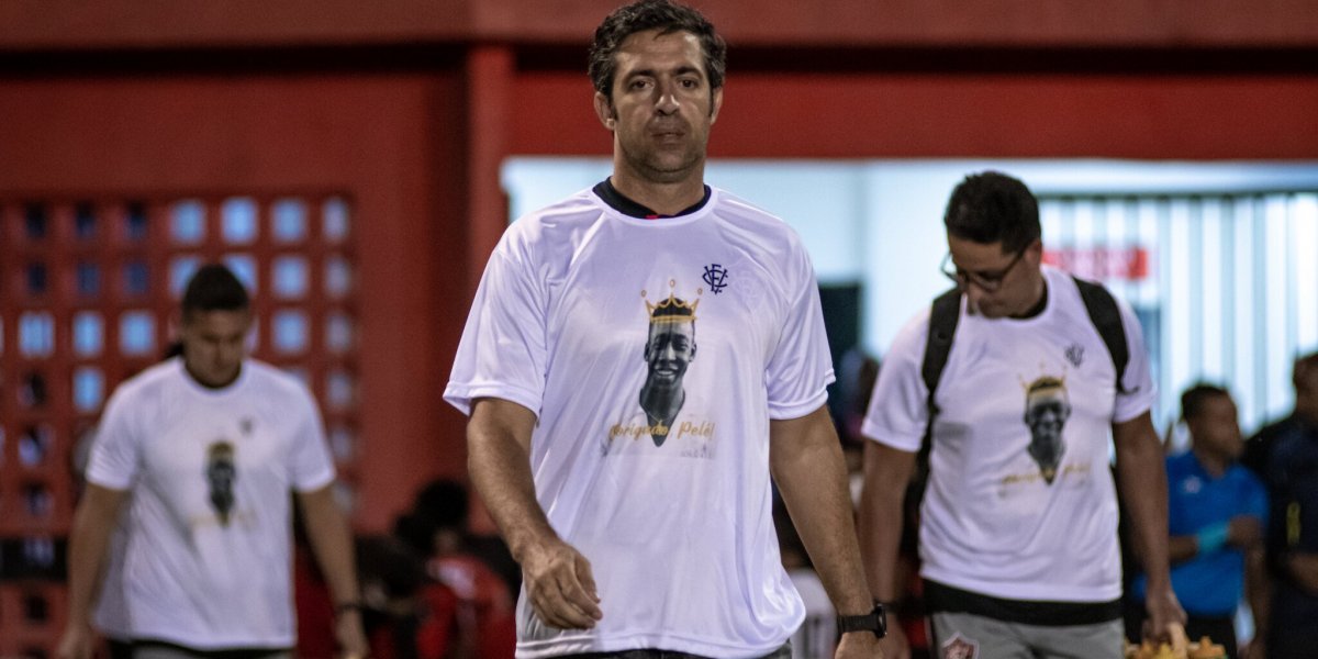 Burse enxerga evolução em jogo do Vitória e elogia Alisson Santos