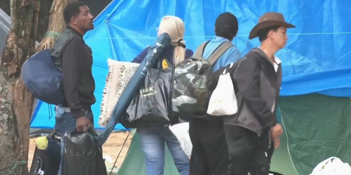 Acampamento de bolsonaristas começa a ser desocupado no DF