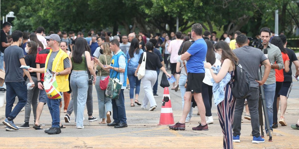 Provas do Enem são reaplicadas nesta terça e quarta a 3,2 mil estudantes