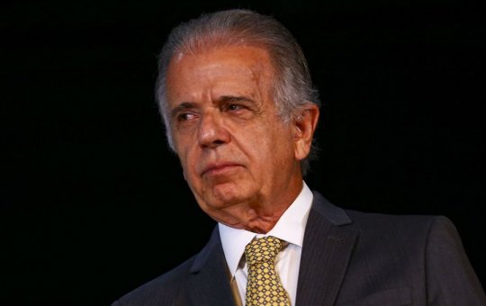 Ministro da Defesa desmente Janones e nega que vai deixar pasta