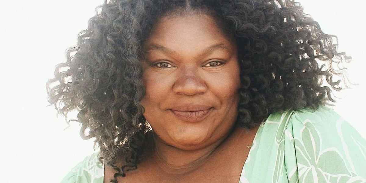 Influenciadora carioca relata perda de visão após utilizar pomada modeladora