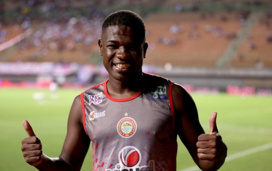 Ovacionado pela torcida, Feijão revela desejo de retornar ao Bahia